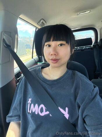 desk1er / jill_bunny