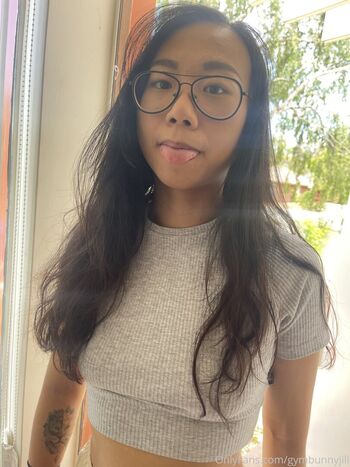 desk1er / jill_bunny