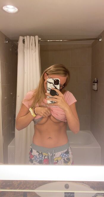 Full leaked Dream girl ellie page private onlyfans photo