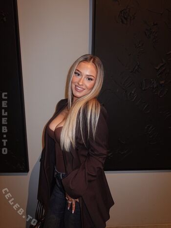 Full leaked Elianabajrami private onlyfans photo