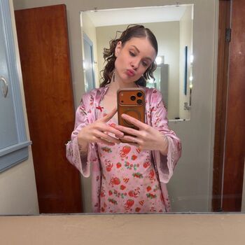 Full leaked Ellacubicc private onlyfans photo