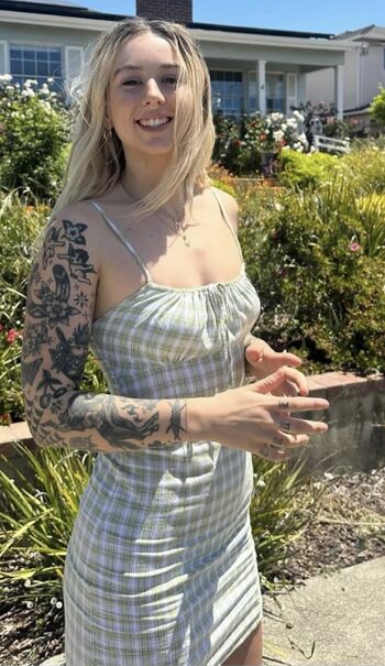 Full leaked Ellieridgerealtor private onlyfans photo