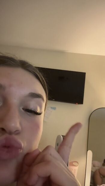 Full leaked Elliya private onlyfans photo