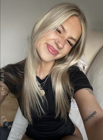 Full leaked Emlyemma private onlyfans photo