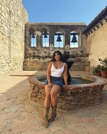 Full leaked Emi demi private onlyfans photo