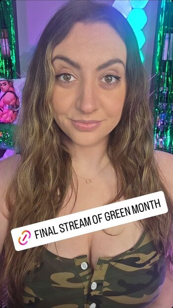 Full leaked Emidivergent private onlyfans photo