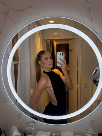 Full leaked Emilia bte page private onlyfans photo