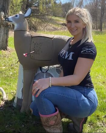 Full leaked Emily mcleod l huntress em l bikini huntress page private onlyfans photo