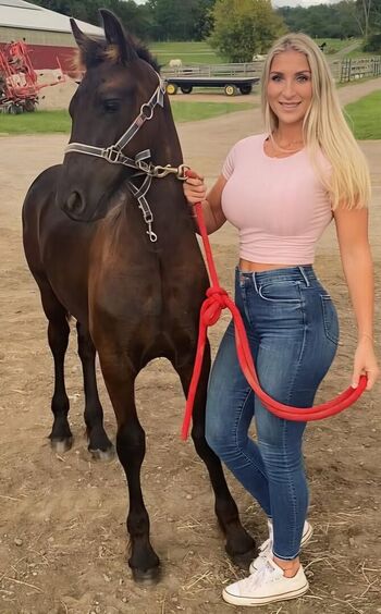 Full leaked Emily mcleod l huntress em l bikini huntress private onlyfans photo