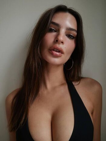 Emily Ratajkowski