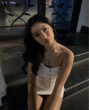 Full leaked Emilyannlau private onlyfans photo