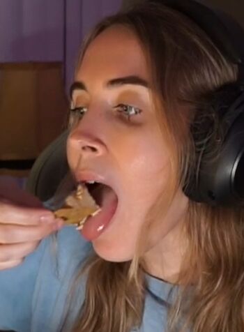 Full leaked Emilycc private onlyfans photo