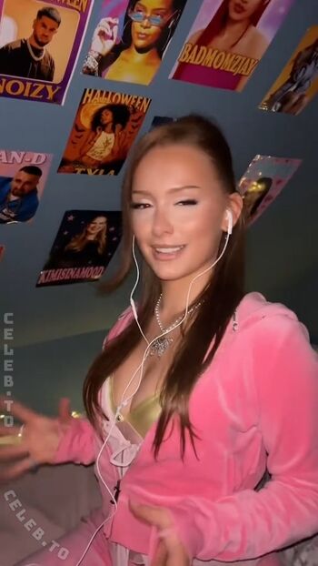 Full leaked Bayley/ private onlyfans photo