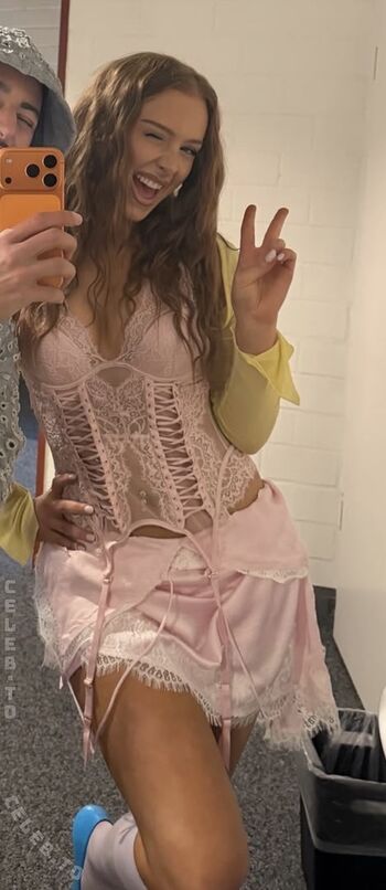 Full leaked Tania derveaux page private onlyfans photo