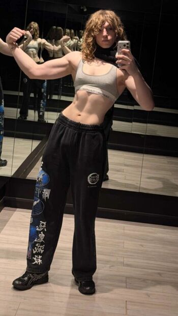 Full leaked Eviedotgym private onlyfans photo