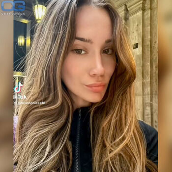 Gloria-Sophie Burkandt