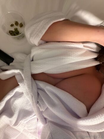 Full leaked Gwenny page private onlyfans photo