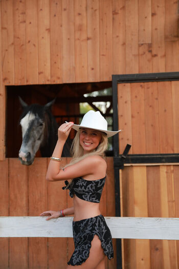 Hailey Welch (Hawk Tuhh Girl