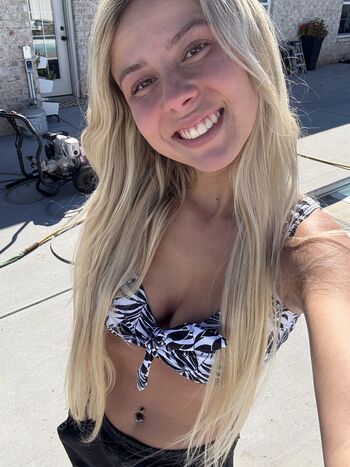 Hailey Welch (Hawk Tuhh Girl