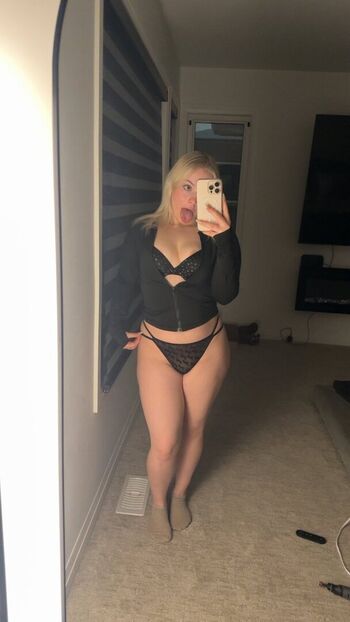 Full leaked Harleygonebad private onlyfans photo