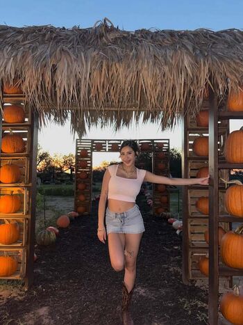 Full leaked Heily private onlyfans photo