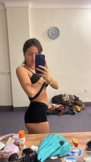 Hitchhikercourtney