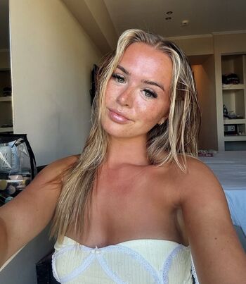 Full leaked Hollyxfoster private onlyfans photo