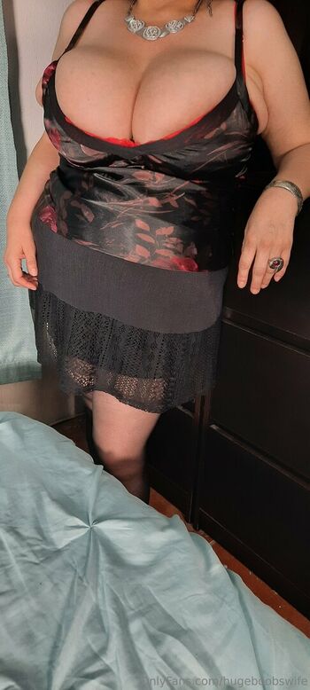 Hugeboobswife