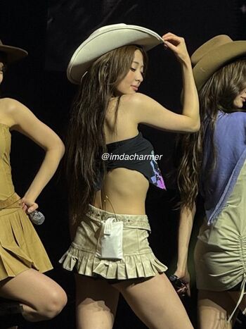 Huh Yunjin 허윤진