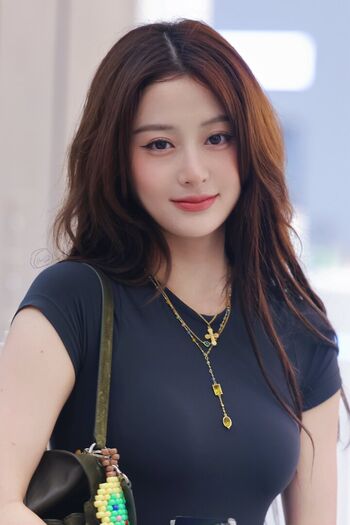 Huh Yunjin 허윤진