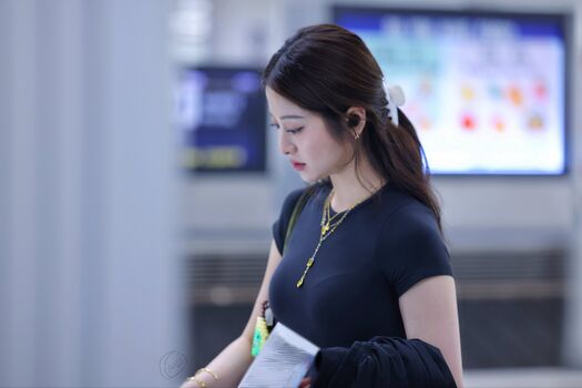 Huh Yunjin 허윤진