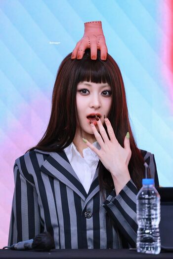 Huh Yunjin 허윤진