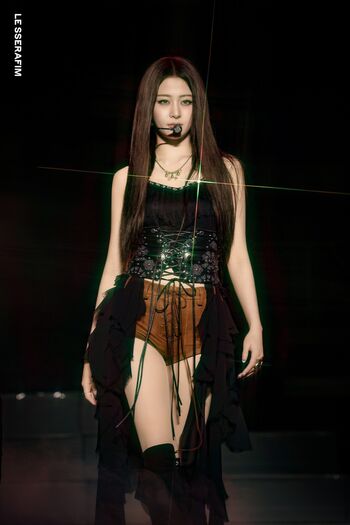 Full leaked Huh yunjin  page private onlyfans photo