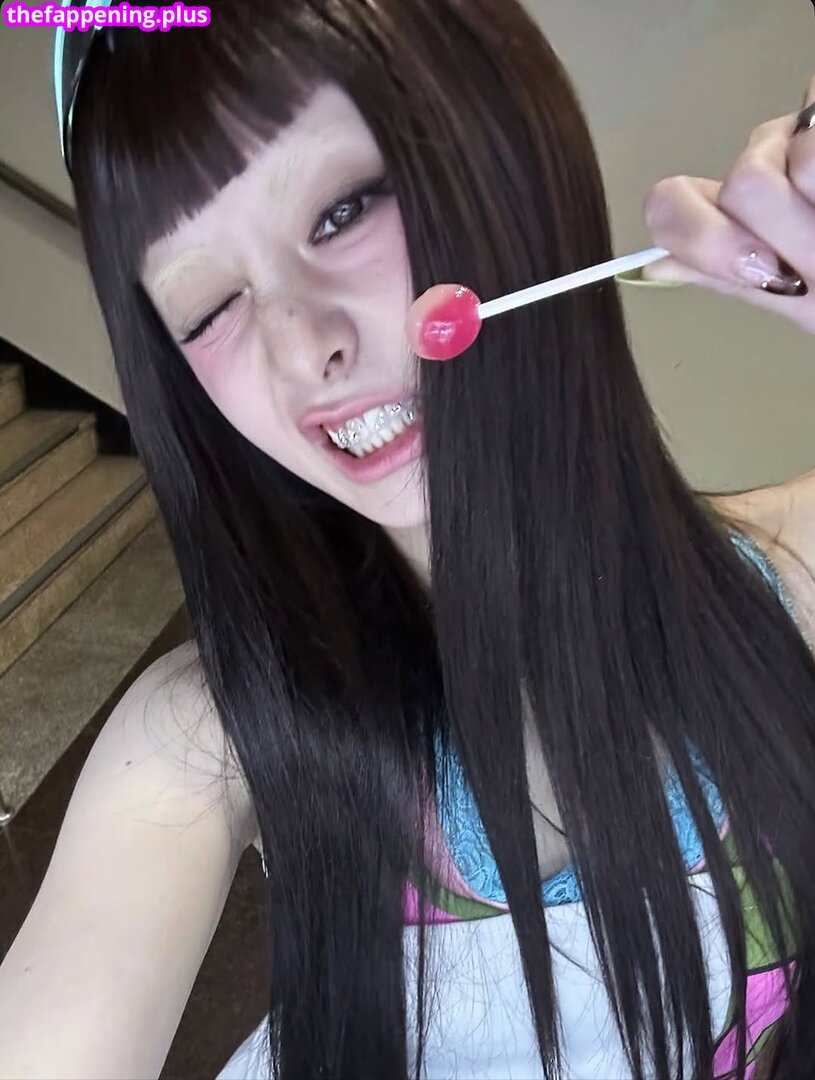 Huh Yunjin 허윤진