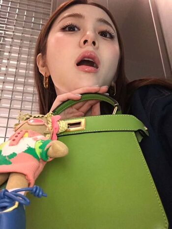 Full leaked Huh yunjin page private onlyfans photo