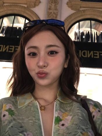 Full leaked Huh yunjin page private onlyfans photo