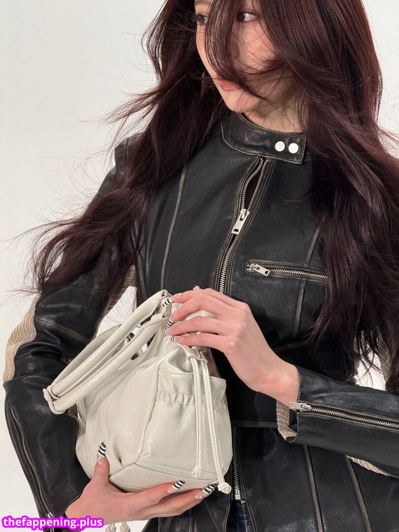 Huh Yunjin 허윤진