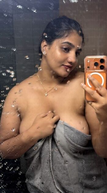 Full leaked Indian girls page private onlyfans photo
