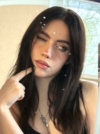 Irina minkina/ howeversnowy/rusian Billie eilish