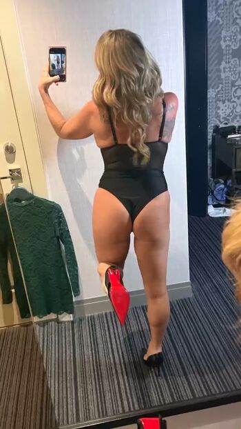 Full leaked Itsnikkibitch xo private onlyfans photo