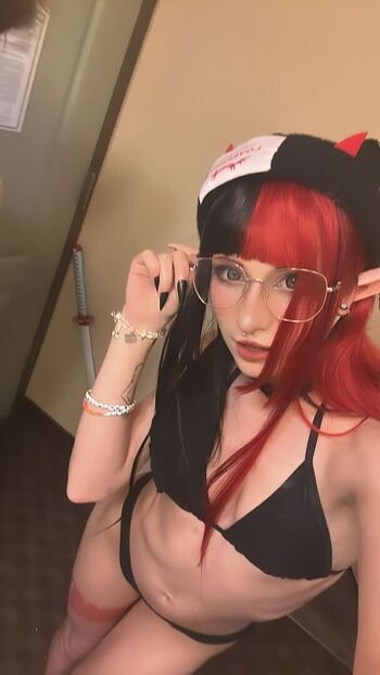 _izzys_1014_cosplay_