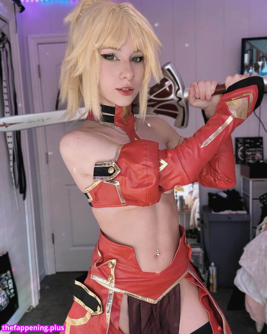 _izzys_1014_cosplay_