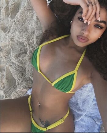 Full leaked Glamzmel / private onlyfans photo