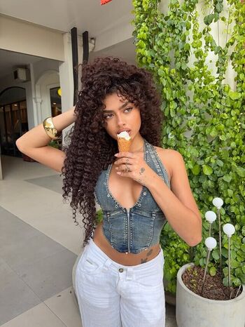 Full leaked Addison rae / private onlyfans photo