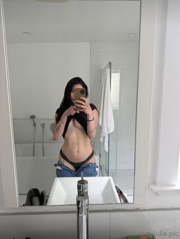 Full leaked Juliampic private onlyfans photo