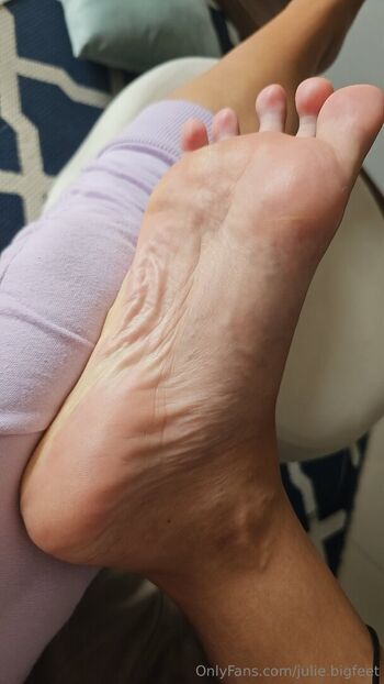 julie.bigfeet