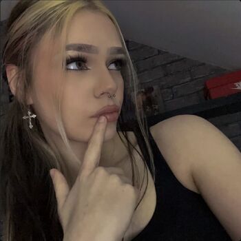 Full leaked Carmela clutch/ private onlyfans photo