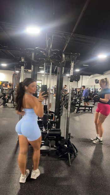 Kayla Manousselis / kaylamanousselis