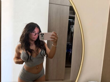 Kayla Manousselis / kaylamanousselis