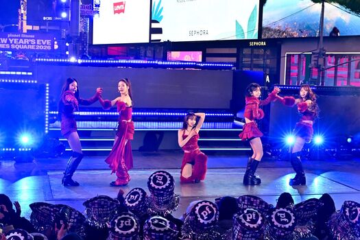 Kazuha Nakamura 中村 一葉